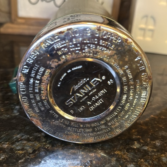 SOLD Vintage Stanley Aladdin thermos flask No A- 944DH Quart - Picture 5 of 13